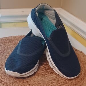 1 Pair Women's Navy Sketchers GOGA Plus Go Walk 3, Sz 7